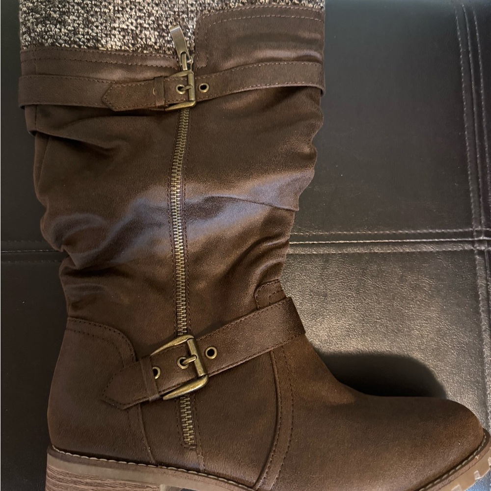 Chelsea brown boots, brand new, never used.